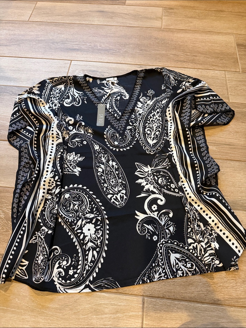 Spence Large Boxy and Flowy V Neck Top Large